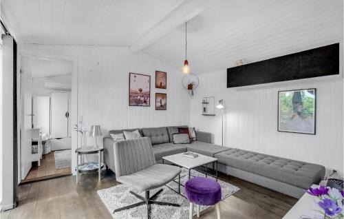 Floutrup House | Amazing Home In Roslev With Wifi