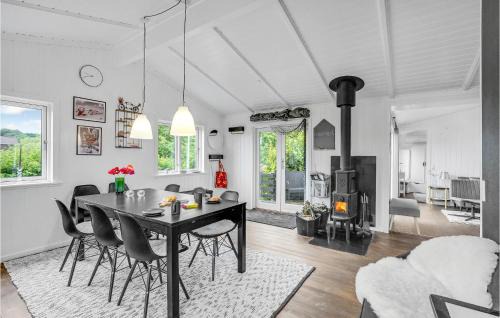 Floutrup House | Amazing Home In Roslev With Wifi