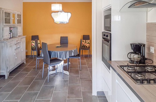 Saint-Carreuc House | Amazing home in Saint-Carreuc with WiFi