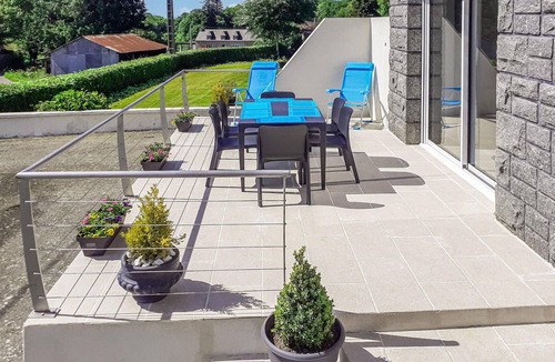 Saint-Carreuc House | Amazing home in Saint-Carreuc with WiFi