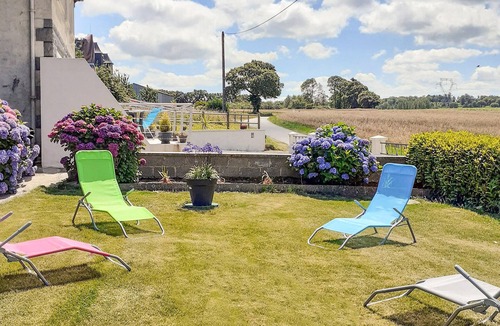 Saint-Carreuc House | Amazing home in Saint-Carreuc with WiFi