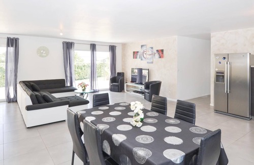 Sernhac House | Amazing home in Sernhac