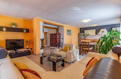 Sisan House | Amazing home in Sisan