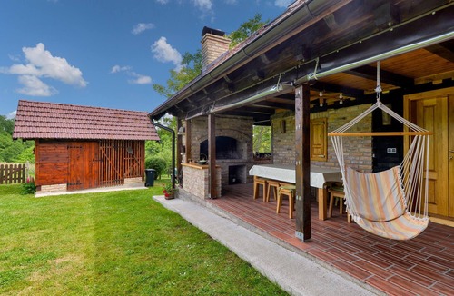 Lekenik House | Amazing home in Sisinec
