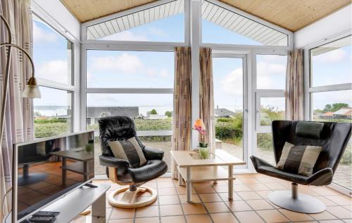 Grønninghoved Strand House | Amazing Home In Sjølund With Kitchen