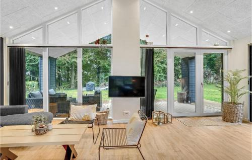 Grønninghoved Strand House | Amazing Home In Sjølund With Sauna