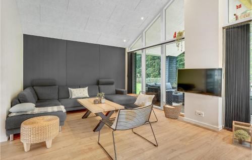 Grønninghoved Strand House | Amazing Home In Sjølund With Sauna