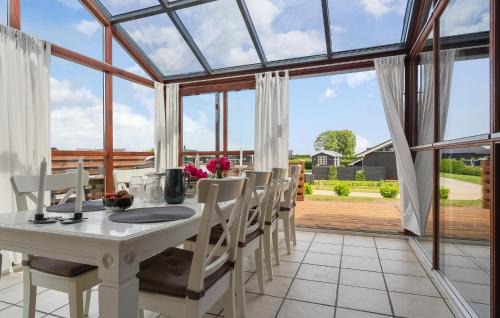 Grønninghoved Strand House | Amazing Home In Sjølund With Wifi