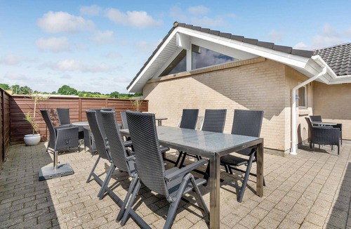 Grønninghoved Strand House | Amazing home in Sjølund with sauna