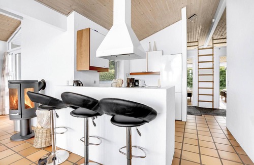 Grønninghoved Strand House | Amazing home in Sjølund with kitchen
