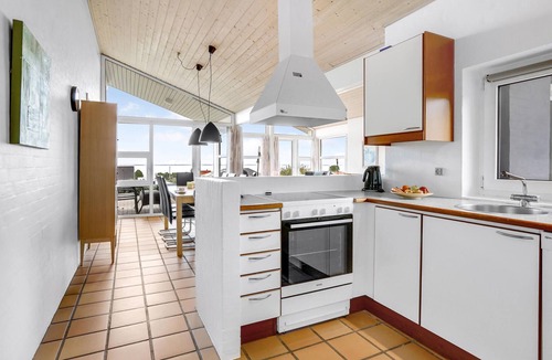 Grønninghoved Strand House | Amazing home in Sjølund with kitchen