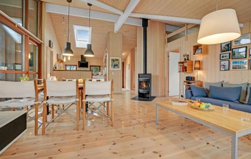 Spøttrup House | Amazing Home In Spøttrup With Kitchen
