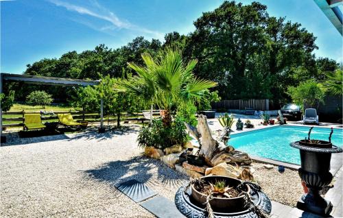 Saint-Victor-la-Coste House | Amazing Home In St Victor La Coste