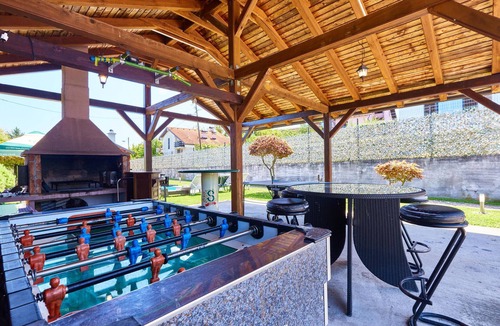Kupinecki Kraljevec House | Amazing home in Starjak with private swimming pool, can be inside or outside