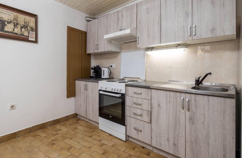 Susak House | Amazing home in Susak with kitchen