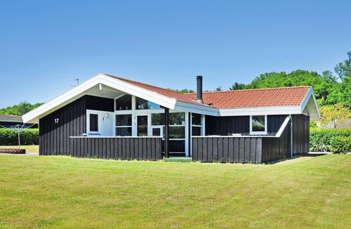 Mommark Strand House | Amazing home in Sydals with sauna