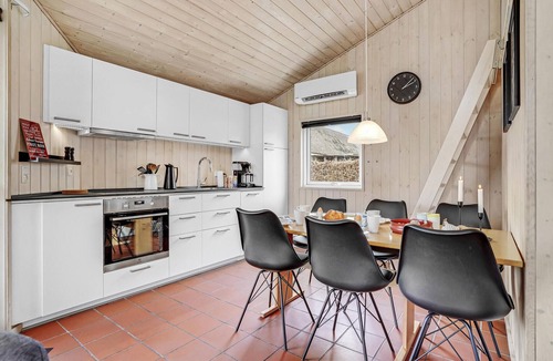 Mommark Strand House | Amazing home in Sydals with WiFi
