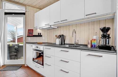 Mommark Strand House | Amazing home in Sydals with WiFi