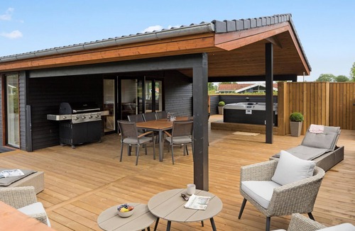 Mommark Strand House | Amazing home in Sydals with WiFi