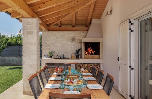Frata House | Amazing home in Tar with sauna
