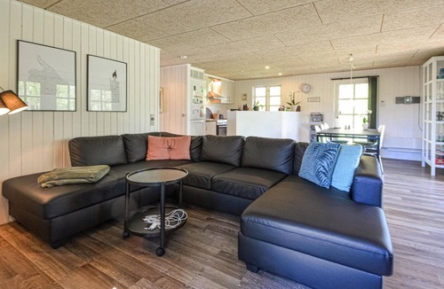 Thyholm House | Amazing home in Thyholm with WiFi