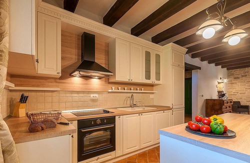 Brecevici House | Amazing home in Tinjan