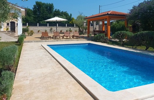 Tinjan House | Amazing home in Tinjan