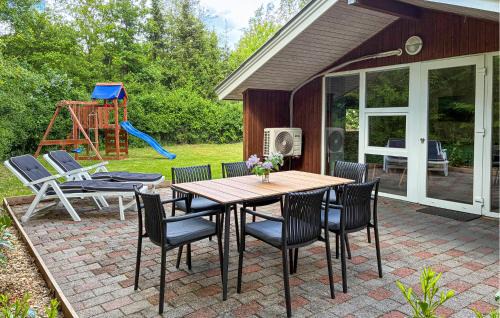 Arrild Ferieby House | Amazing Home In Toftlund With Wifi