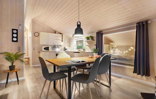 Arrild Ferieby House | Amazing Home In Toftlund With Wifi