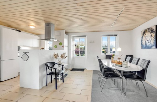 Øhuse House | Amazing home in Ulfborg with kitchen