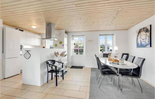 Øhuse House | Amazing Home In Ulfborg With Kitchen