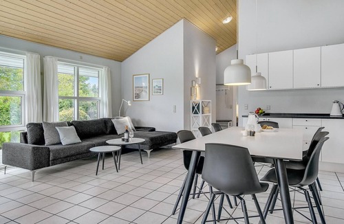 Bøtø By House | Amazing home in Væggerløse with sauna