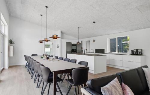 Vejby House | Amazing Home In Vejby With Kitchen