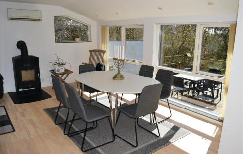 Udsholt House | Amazing Home In Vejby With Wifi