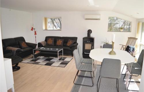 Udsholt House | Amazing Home In Vejby With Wifi