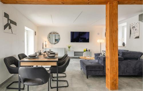 Prkacini House | Amazing Home In Vidulini