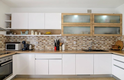 Vrlika House | Amazing home in Vrlika with house a mountain view