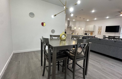Eastside Promise Neighborhood House | Amazing house close to downtown , 5 beds and 3 bath