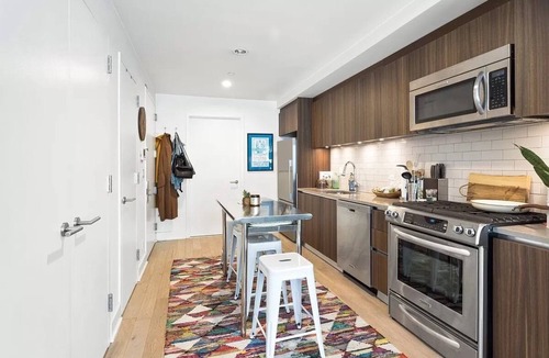 Hunters Point Apartment | Amazing Hunters Point Studio - Access to BK/NYC - Hidden Gem