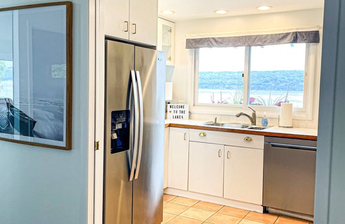 Ithaca House | Amazing Lake House With Private Beach And Docks