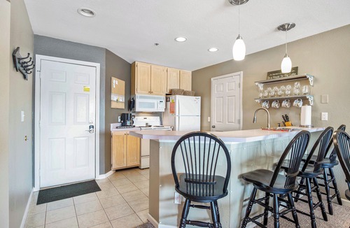 Kaiser Condo | Amazing Lake Views With Pool, Loft, & Balcony