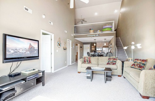 Kaiser Condo | Amazing Lake Views With Pool, Loft, & Balcony