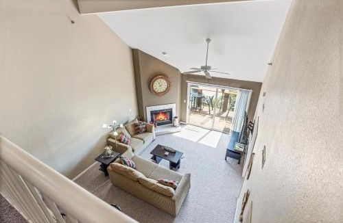 Kaiser House | Amazing Lake Views with Pool, Loft, & Balcony