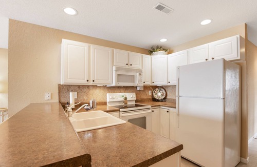 Kaiser Condo | Amazing Lake Views Within State Park - Gated Pool