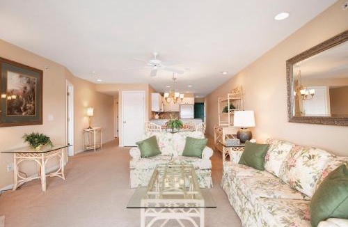 Kaiser House | Amazing Lake Views Within State Park - Gated Pool