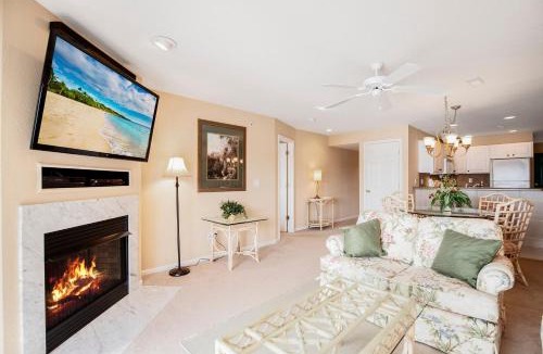 Kaiser House | Amazing Lake Views Within State Park - Gated Pool