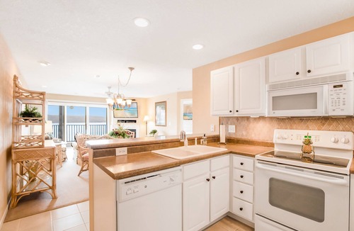 Kaiser Condo | Amazing Lake Views Within State Park - Gated Pool