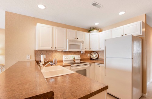 Kaiser Condo | Amazing Lake Views Within State Park - Gated Pool