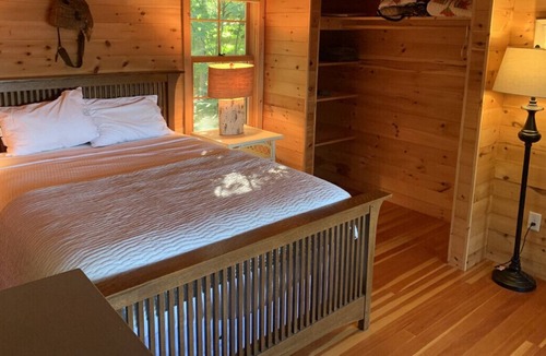 Colchester Cabin | Amazing Lakefront Cabin with Great Swimming & Epic Views
