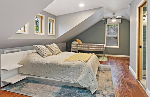 Fox Lake Cottage | Amazing Lakefront Cottage sleeps 1-9 Mineola Bay Summer & Winter Fun